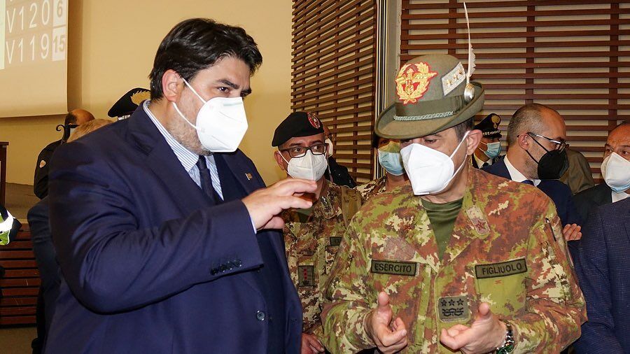 Solinas-Figliuolo, la task force dei vaccini: “Oltre ai militari anche gli studenti specializzandi per vaccinare i sardi”