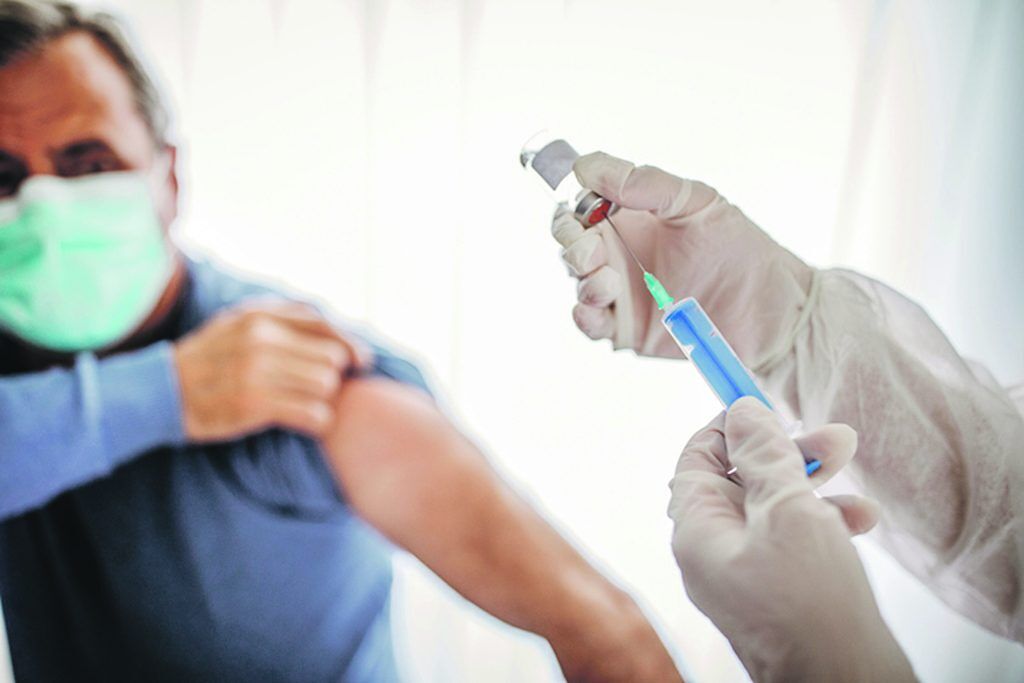 Caos vaccini, l’sos dei fragili sardi a Figliuolo: “Continuiamo ad ammalarci e a morire di Covid”