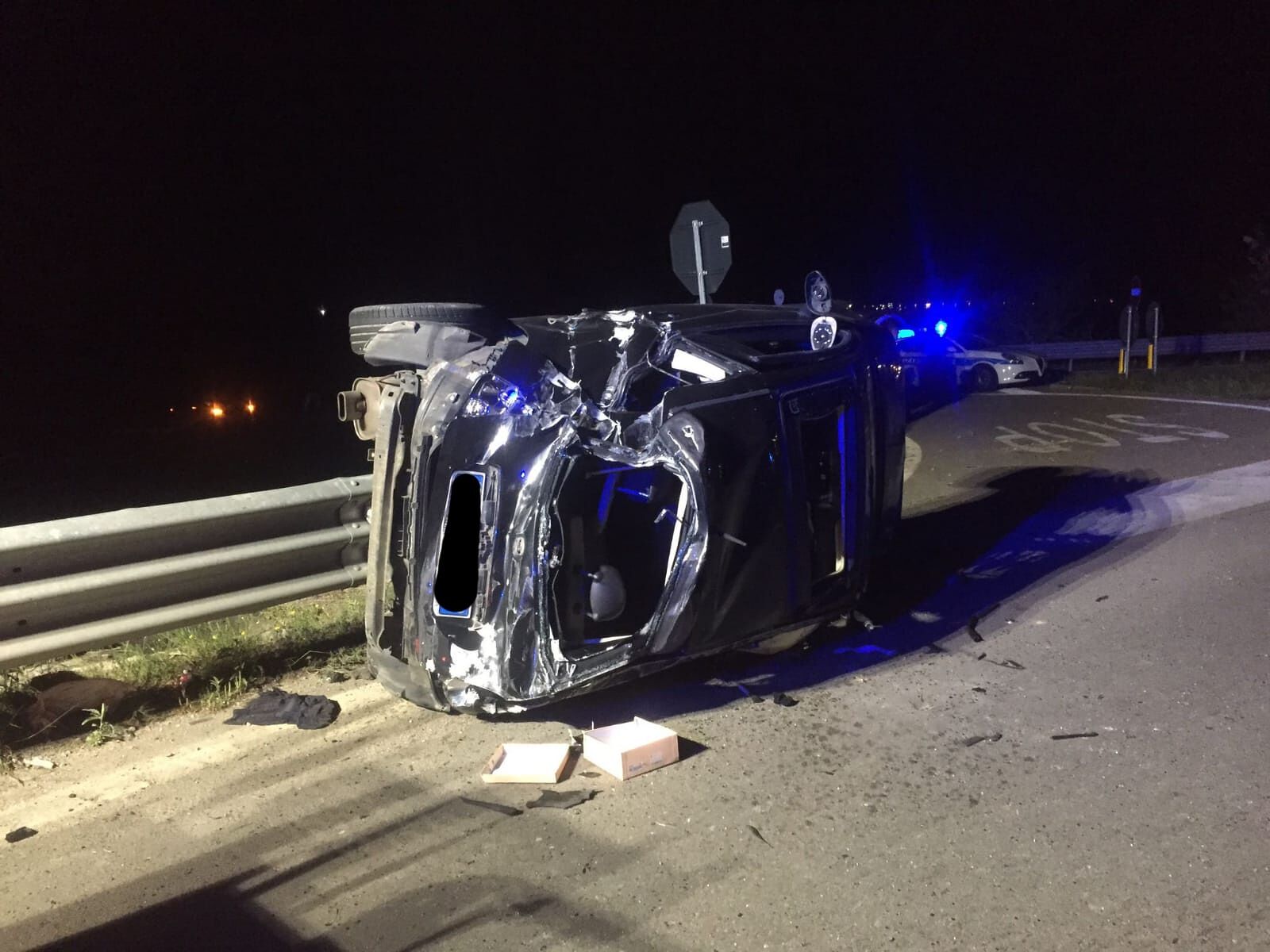 Incidente choc a Giorgino, una 500 si schianta sul guardrail e si ribalta: gravissima una 30enne