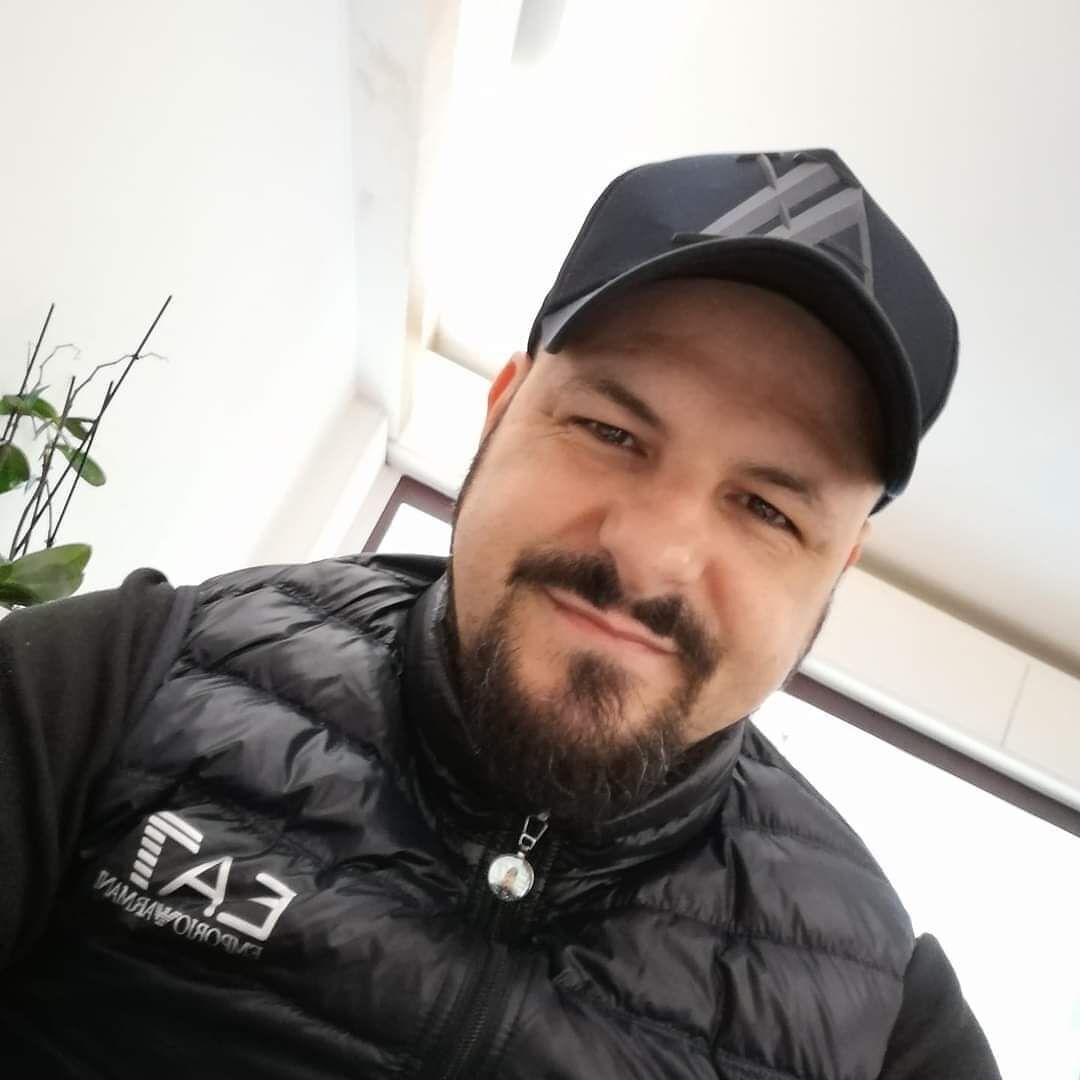 La battaglia di Stefano, pizzaiolo di Quartu: “Da 2 mesi combatto contro la fibromialgia, dolori su tutto il corpo”