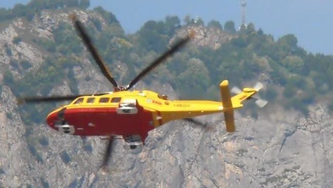 Incidente tra i tornanti di Solanas, trauma cranico per un ciclista: arriva l’elisoccorso