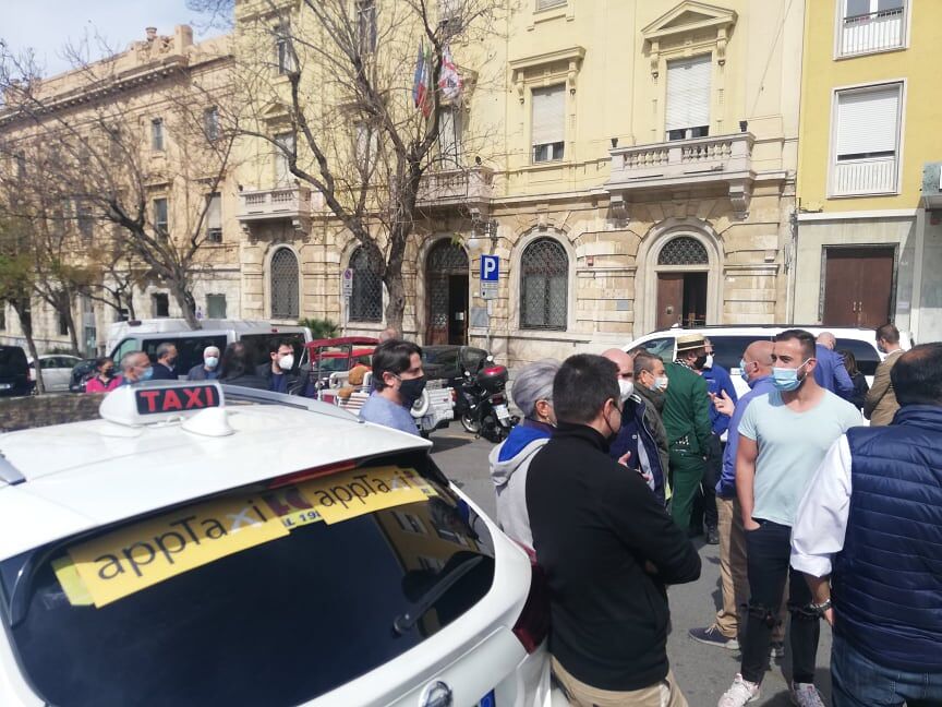 Cagliari, la vittoria dei taxisti alla fame per Covid: “Ecco quattromila euro a testa”