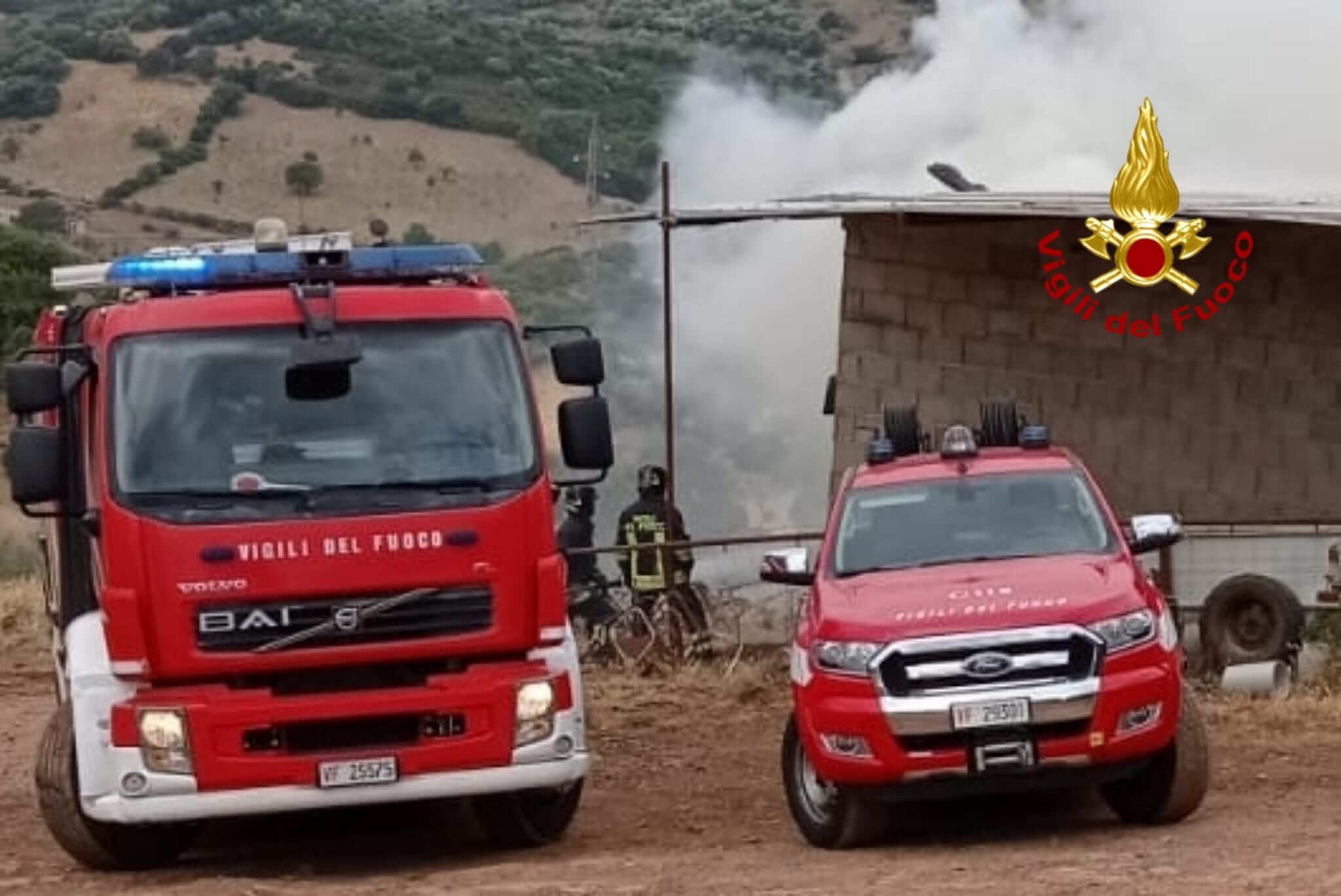 Paura a Escalaplano, maxi incendio in un fienile