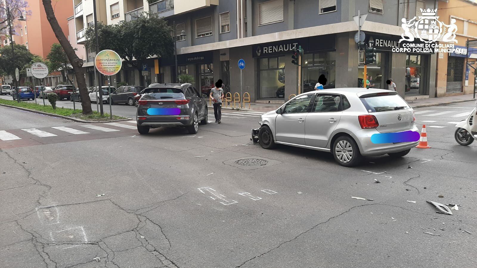 Cagliari, scontro all’incrocio tra via Petrarca e via Dante: due feriti