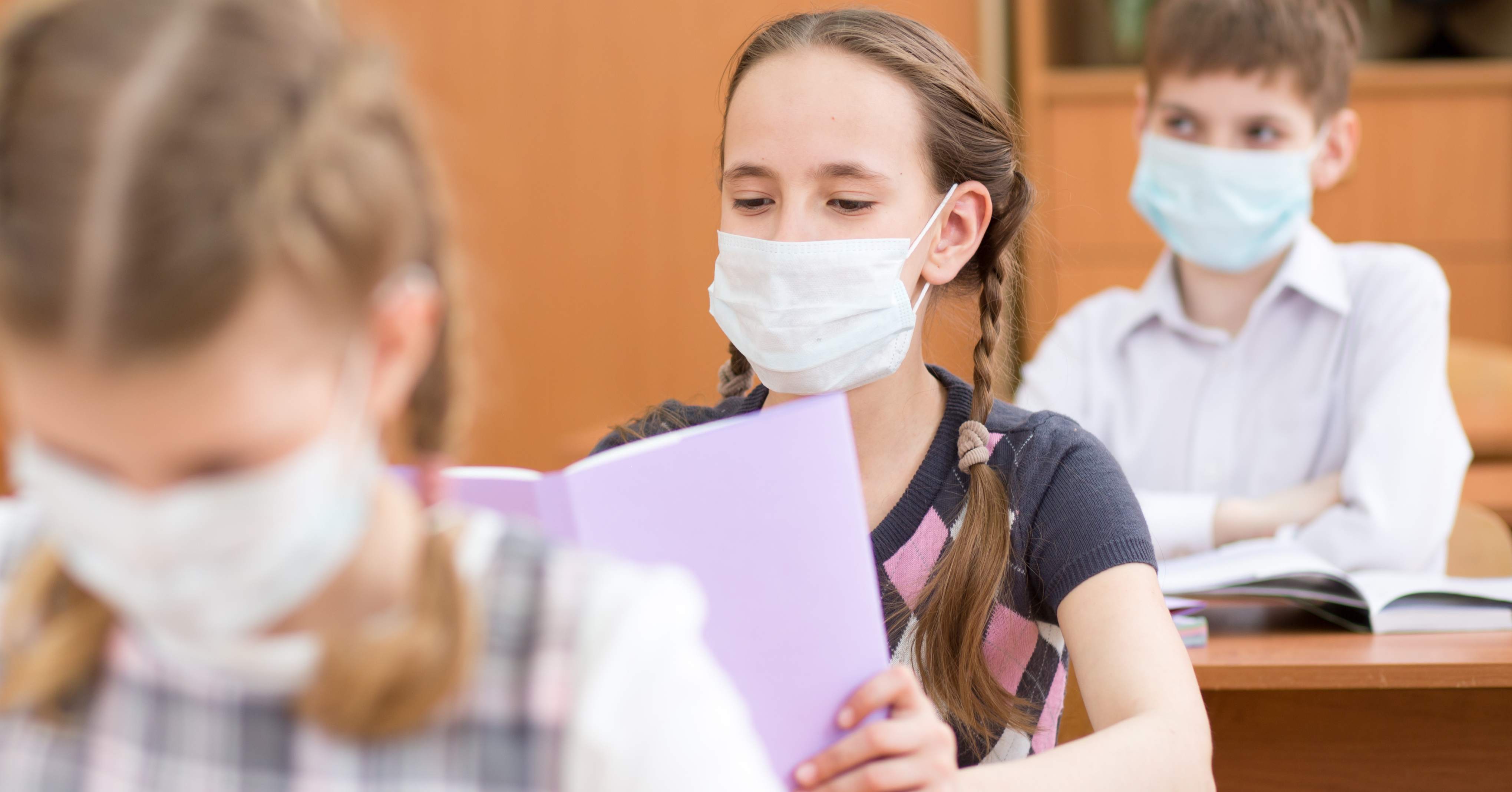 Reddito di inclusione sociale in Sardegna, c’è anche il premio scuola: “150 euro sulla base dei risultati scolastici dei figli”