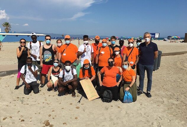 Cagliari, open day “Poetto pulito”: via cicche e cartacce dalla spiaggia