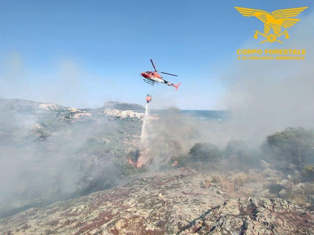 Oggi 16 incendi in Sardegna, fuoco anche a Pula e ad Arbus