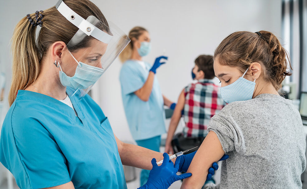 Vaccinazioni agli over 16, in Sardegna 70 mila prenotazioni in due ore