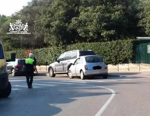 Cagliari, incidente a Monte Urpinu: Nissan contro un Pajero, un 54enne finisce in ospedale