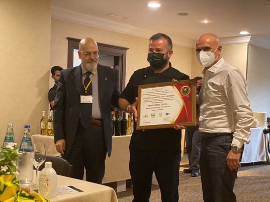 Scabecciu di muggine, il cuoco Francesco Zucca vince la rassegna “Cagliari nel piatto e nel bicchiere”