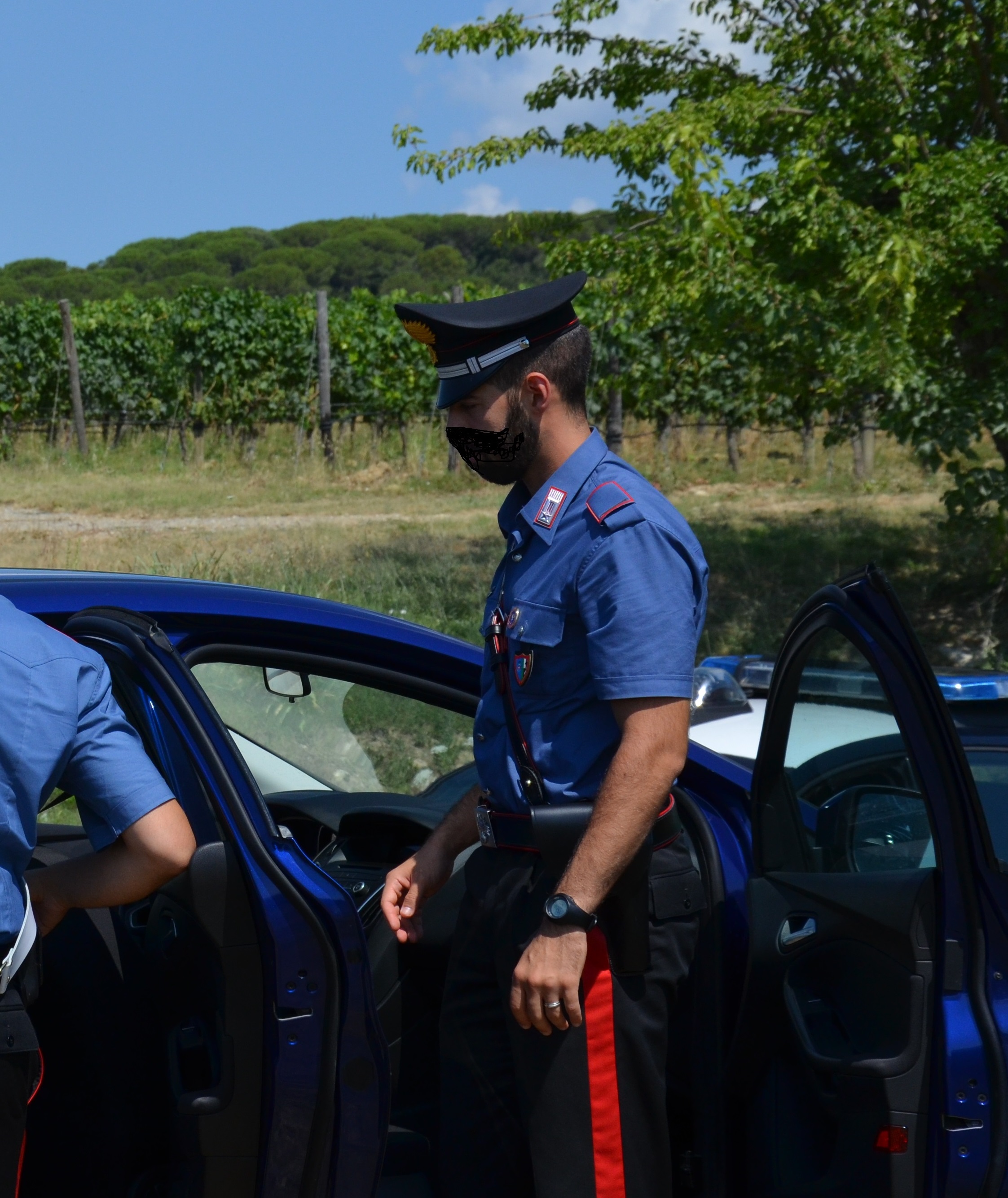 Si ribalta con l’auto e si allontana a piedi, barman rintracciato a Castiadas