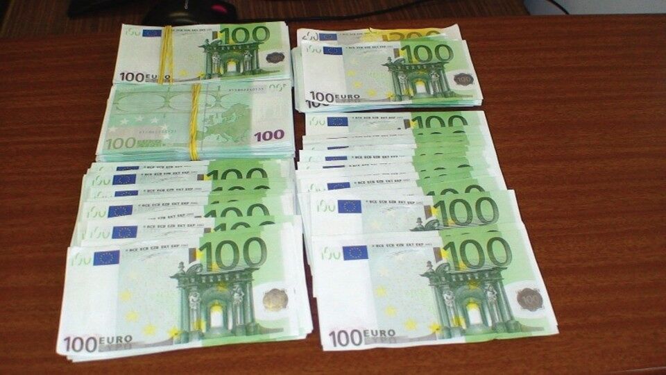 Olbia, in aeroporto con 30 mila euro non dichiarati: due persone sanzionate