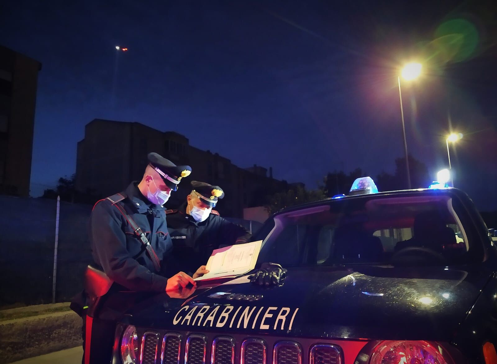 Statale 197, esce di strada con l’auto che si ribalta: 32enne in codice rosso al Brotzu