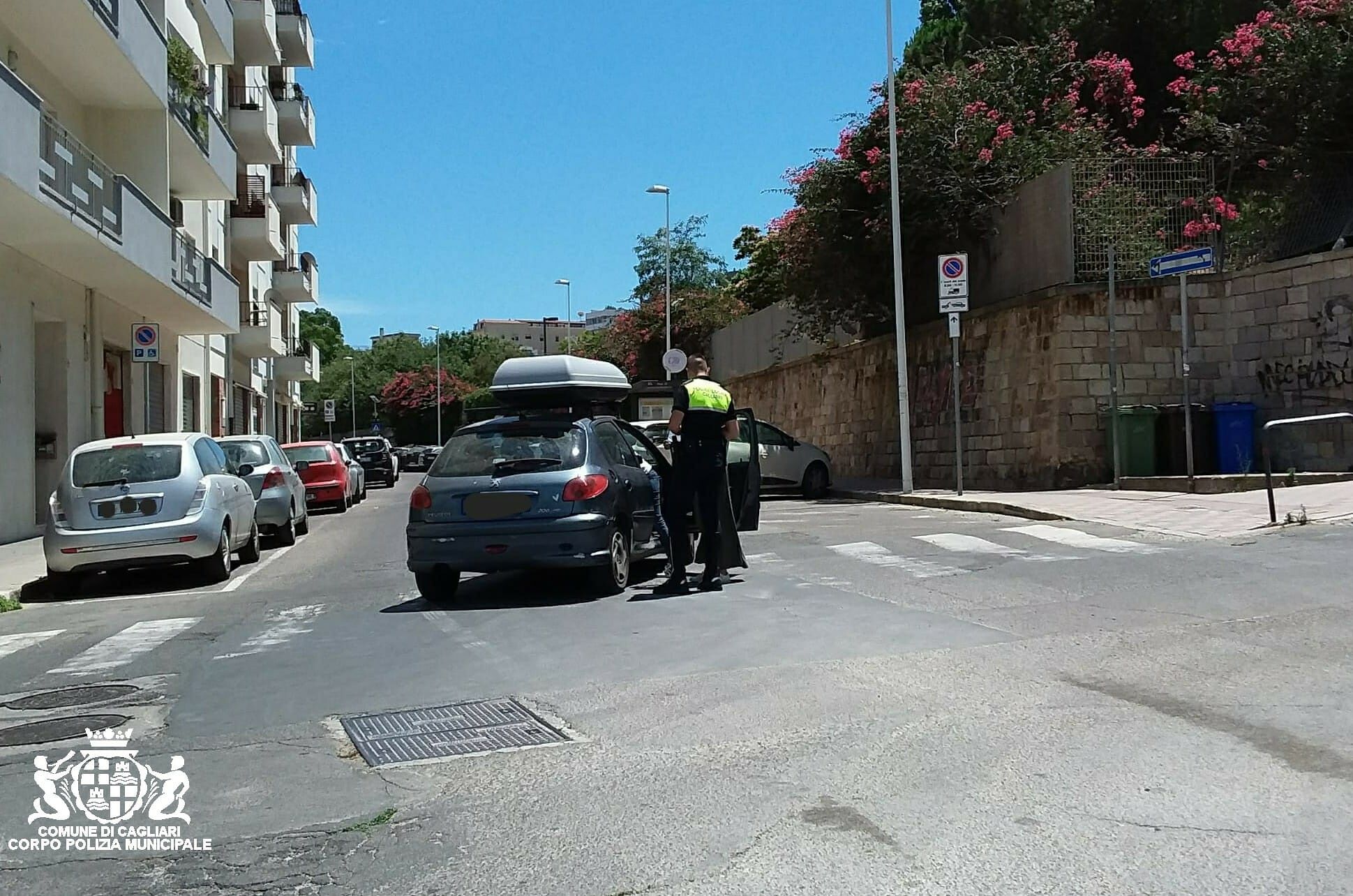 Ragazza travolta da un’auto sulle strisce a Cagliari: ferita e portata all’ospedale