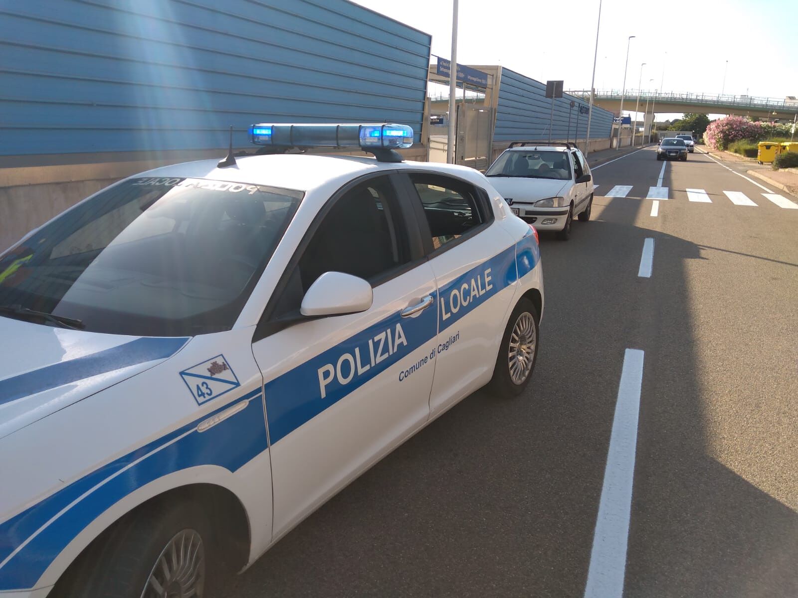Cagliari, ignora l’alt della municipale e fugge: auto sequestrata