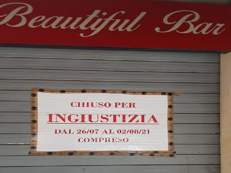 Cagliari, bar chiuso per 8 giorni: “Avevo messo i tavolini fuori senza autorizzazione, dovevo sopravvivere”