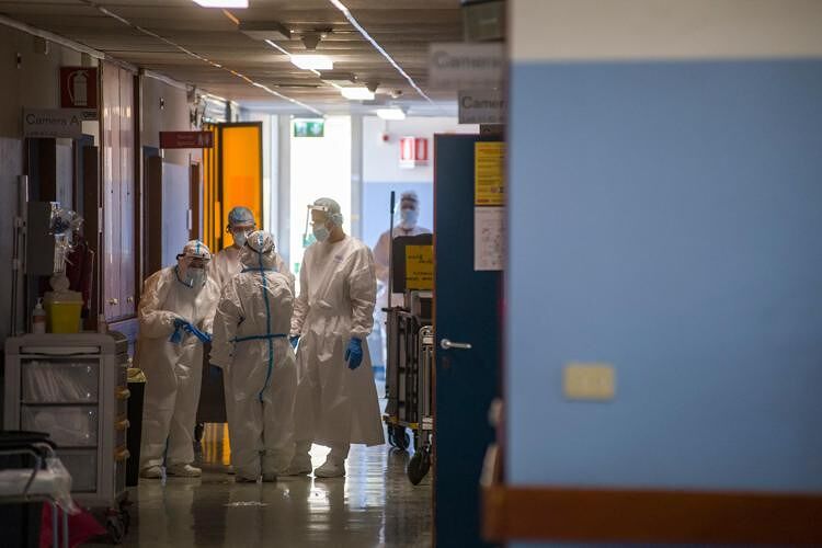 La variante Delta si abbatte sulla Sardegna, impennata dei contagi: +212% in una settimana
