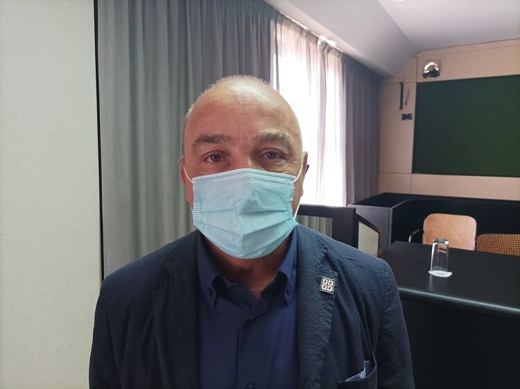 “Tamponi per chi arriva e controlli alle partenze, con i vaccini Sardegna immune a metà settembre”