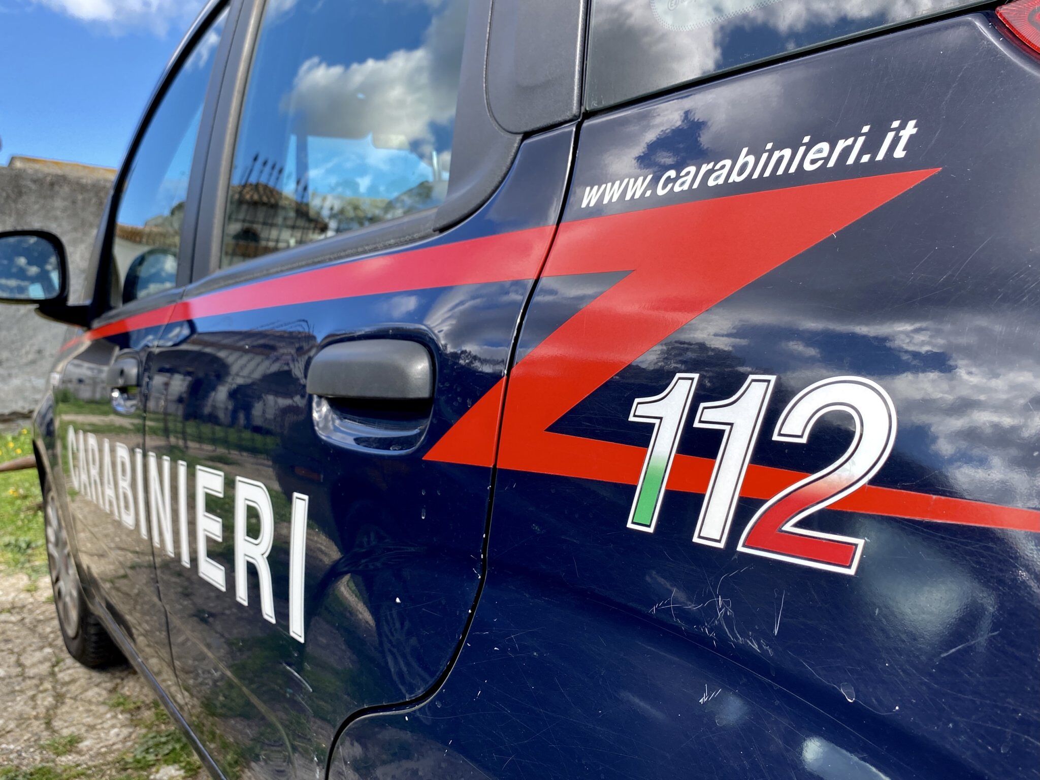 Orotelli, anziana sola cade in casa nella notte e non riesce a rialzarsi: soccorsa dai carabinieri