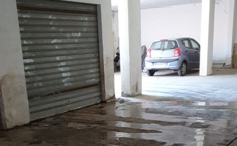 “Topi, blatte e garage invasi dalle fogne: così viviamo in piazza Demuro a Cagliari”