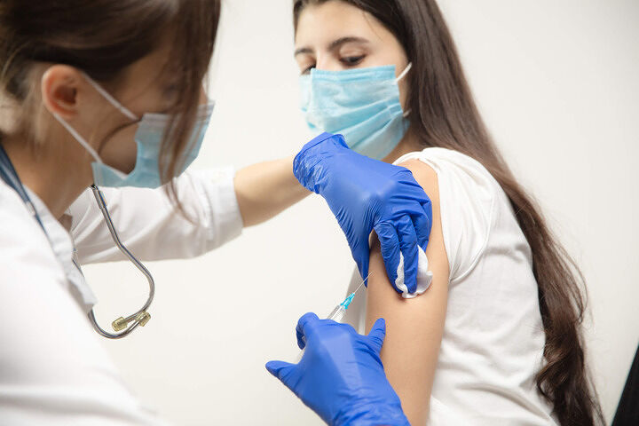 Vaccinazione completa per 4 sardi su dieci, il 15% degli over 60 ancora senza prima dose