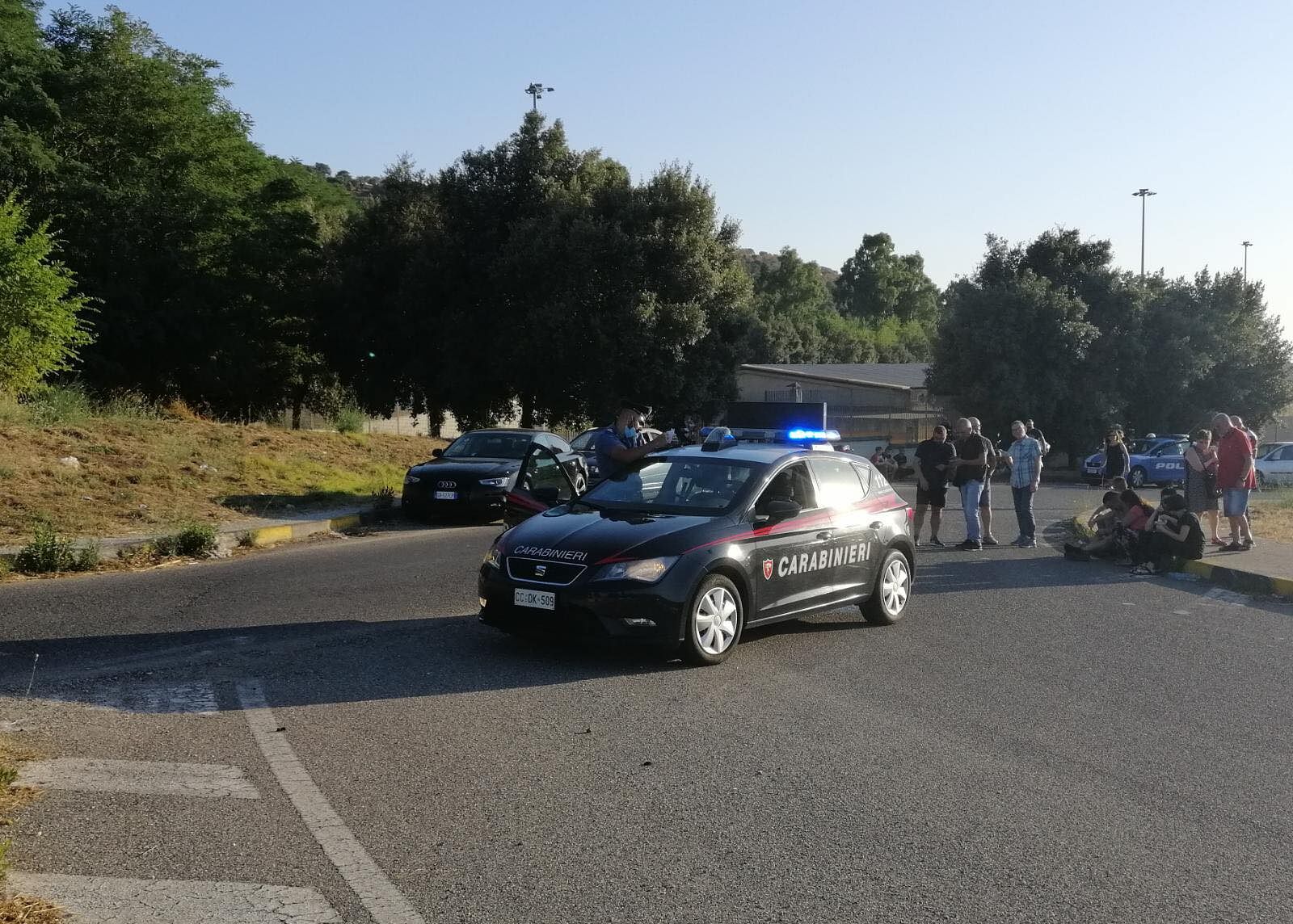 Incidente mortale nella rotatoria di Pratosardo, il centauro ferito non è in gravi condizioni