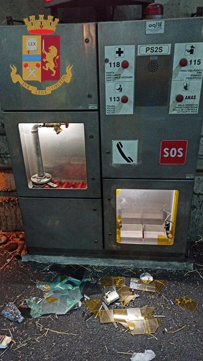 Furti nei sistemi antincendio in due gallerie sulla Ss 125, denunciati 3 giovani