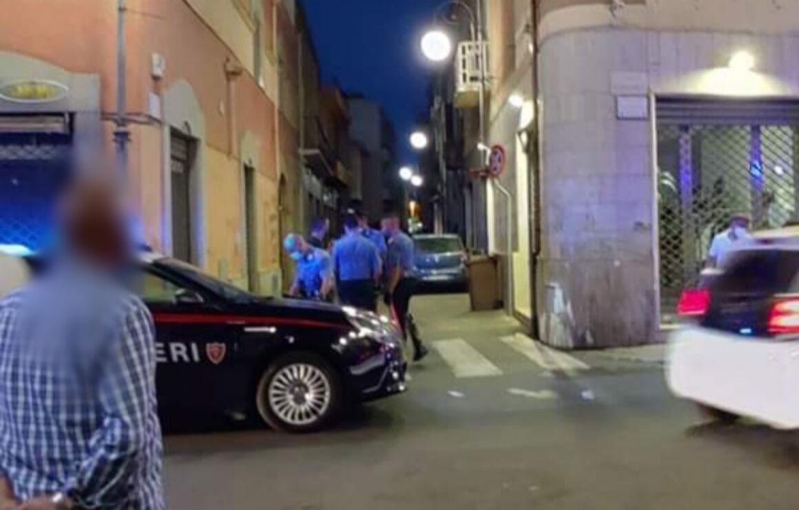 Quartu, rissa fuori da un bar in via Porcu finisce nel sangue: un uomo ferito