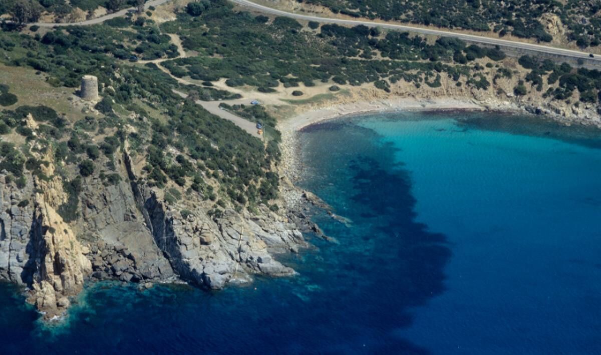 Sub in difficoltà tra gli scogli a Cala Regina: donna soccorsa dalla Guardia costiera