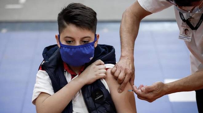 L’appello di pediatri e ginecologi: “Sì al vaccino a over 12 e donne incinte”