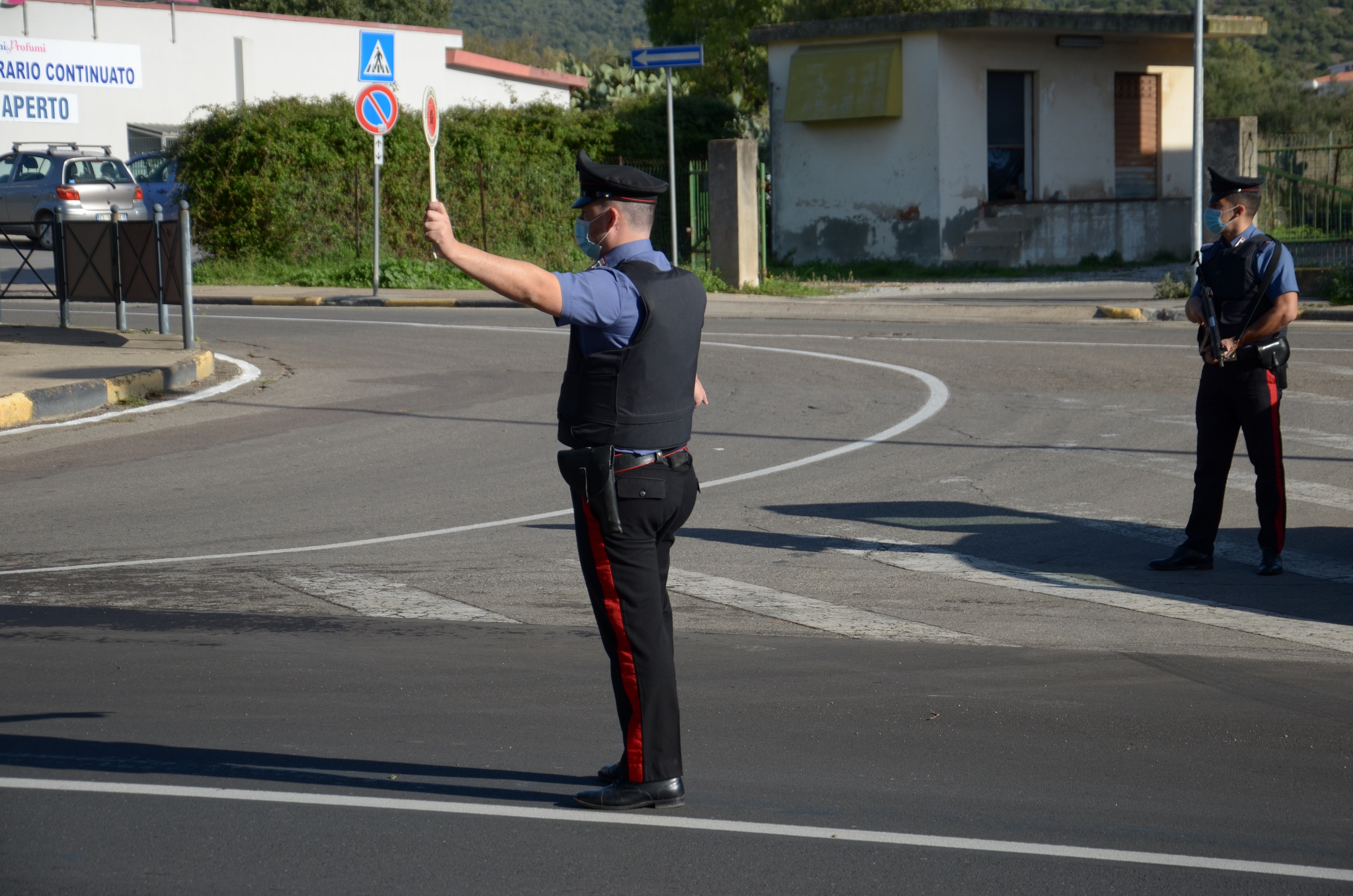 Segariu, donna investita da un’auto in sosta lasciata senza freno a mano