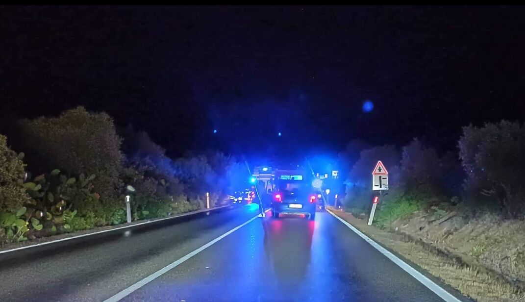 Paura sulla Ss 387, straripa il torrente vicino a Soleminis: donna finisce fuori strada con l’auto