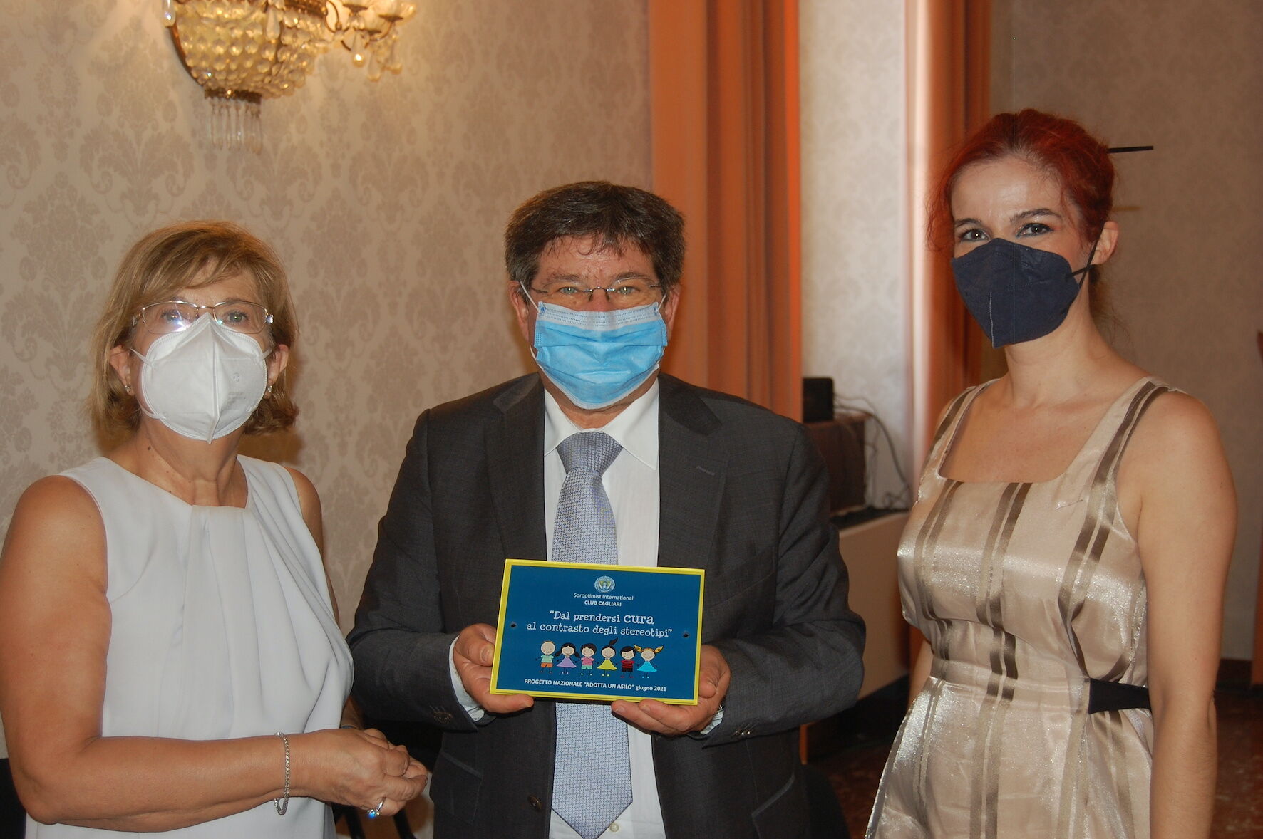 Il dono all’Università di Cagliari, libri e giochi sulla parità di genere per l’asilo nido dell’ateneo