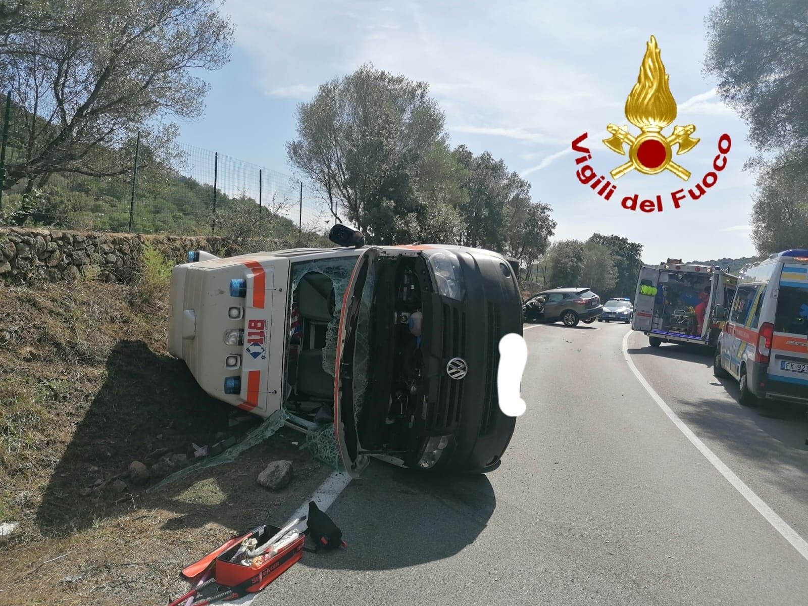 Schianto tra un Suv e un’ambulanza sulla Statale 125, tre operatori sanitari feriti trasportati all’ospedale