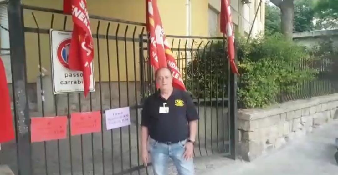 Scuola Civica di Musica, lavoratori disperati: “Paga dimezzata, non abbiamo i soldi per mangiare”