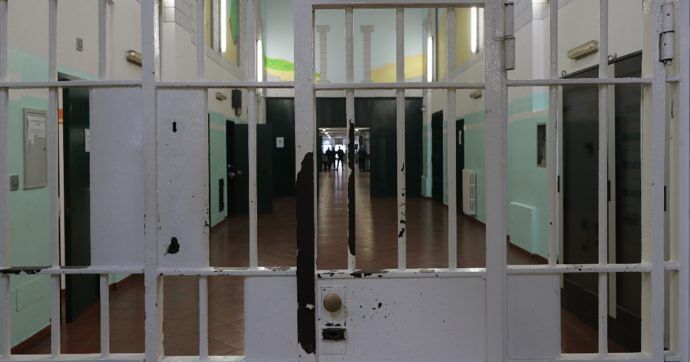 Allarme a Uta, detenuto violento pesta quattro agenti in carcere
