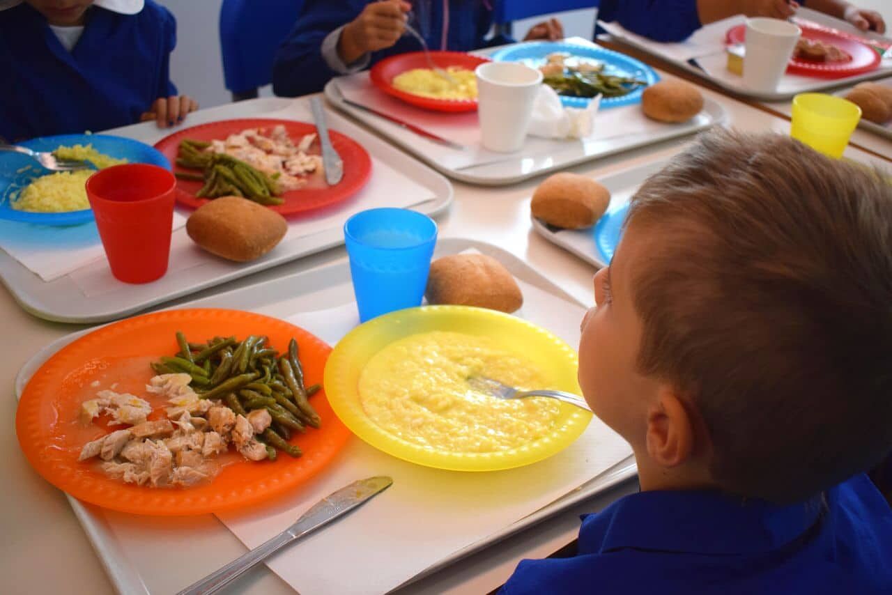 Quartu, la Cocktail Service: “Le addette mense delle scuole non sono alle nostre dipendenze”
