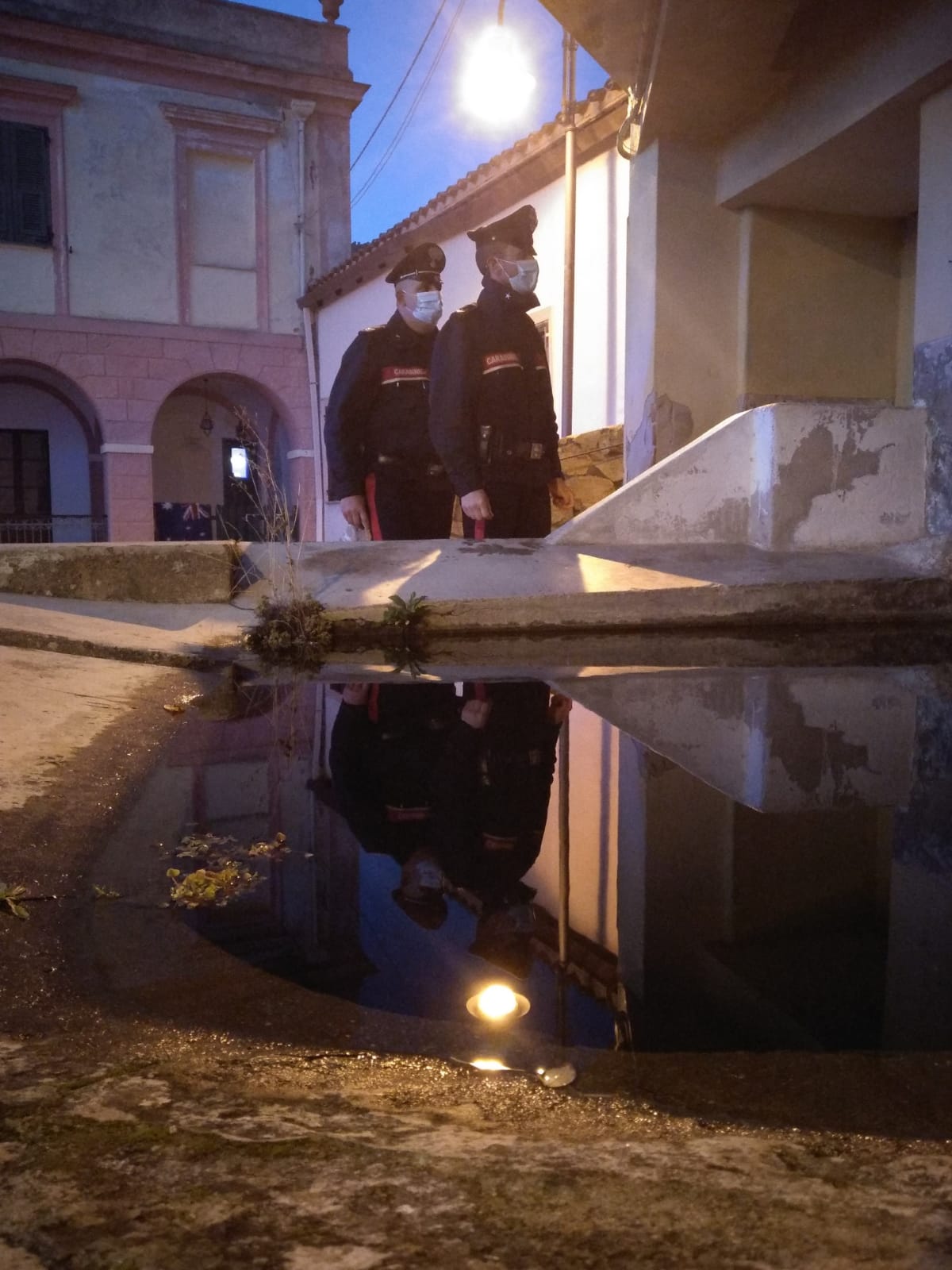 Capoterra, arrestato 22enne tunisino: entra per rubare in una casa con un coltello e chiude dentro una famiglia intera