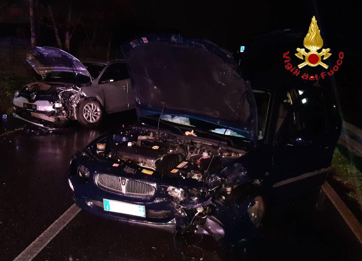 Macomer, scontro frontale a Tossilo: una donna all’ospedale