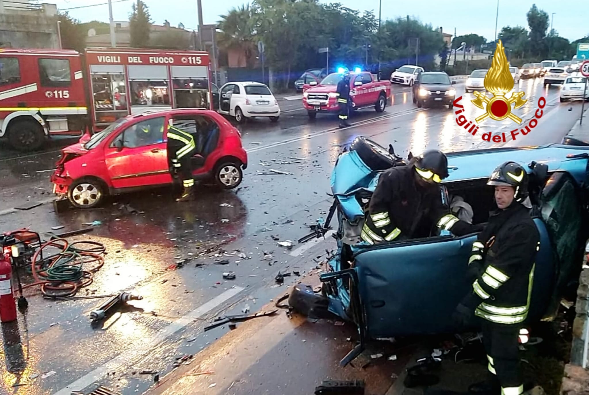 Quartu, terribile scontro fra 3 auto nel viale Leonardo Da Vinci: 3 feriti in codice rosso
