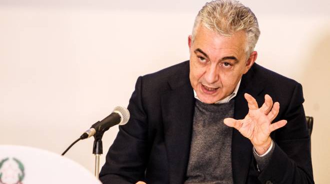 L’ex commissario Arcuri indagato per le mascherine: abuso d’ufficio e peculato