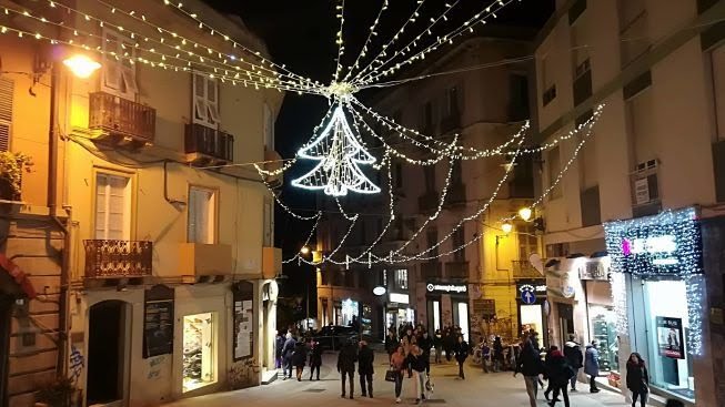 A Cagliari la corsa al Natale 2021 parte prima: “Luminarie accese in centro dall’ultima settimana di novembre”