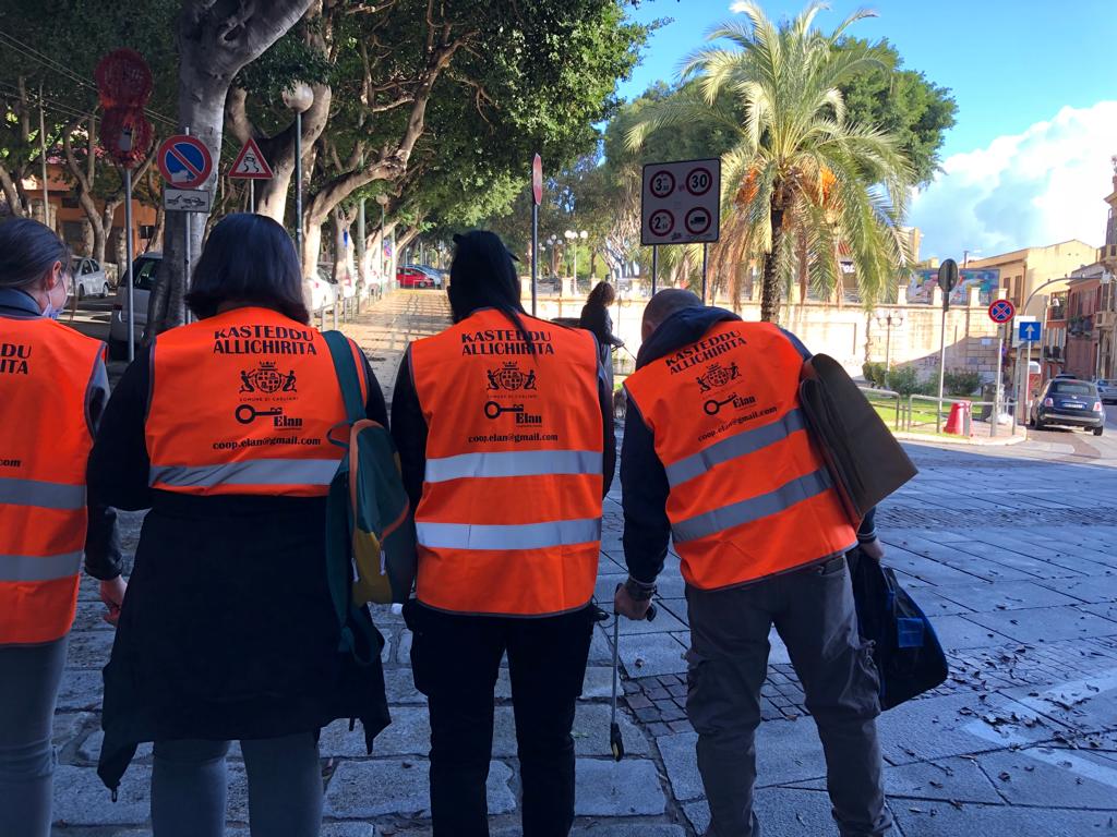 Cagliari, chi prende il reddito di cittadinanza si rimbocca le maniche: “80 persone tra laboratori radio e pulizie”