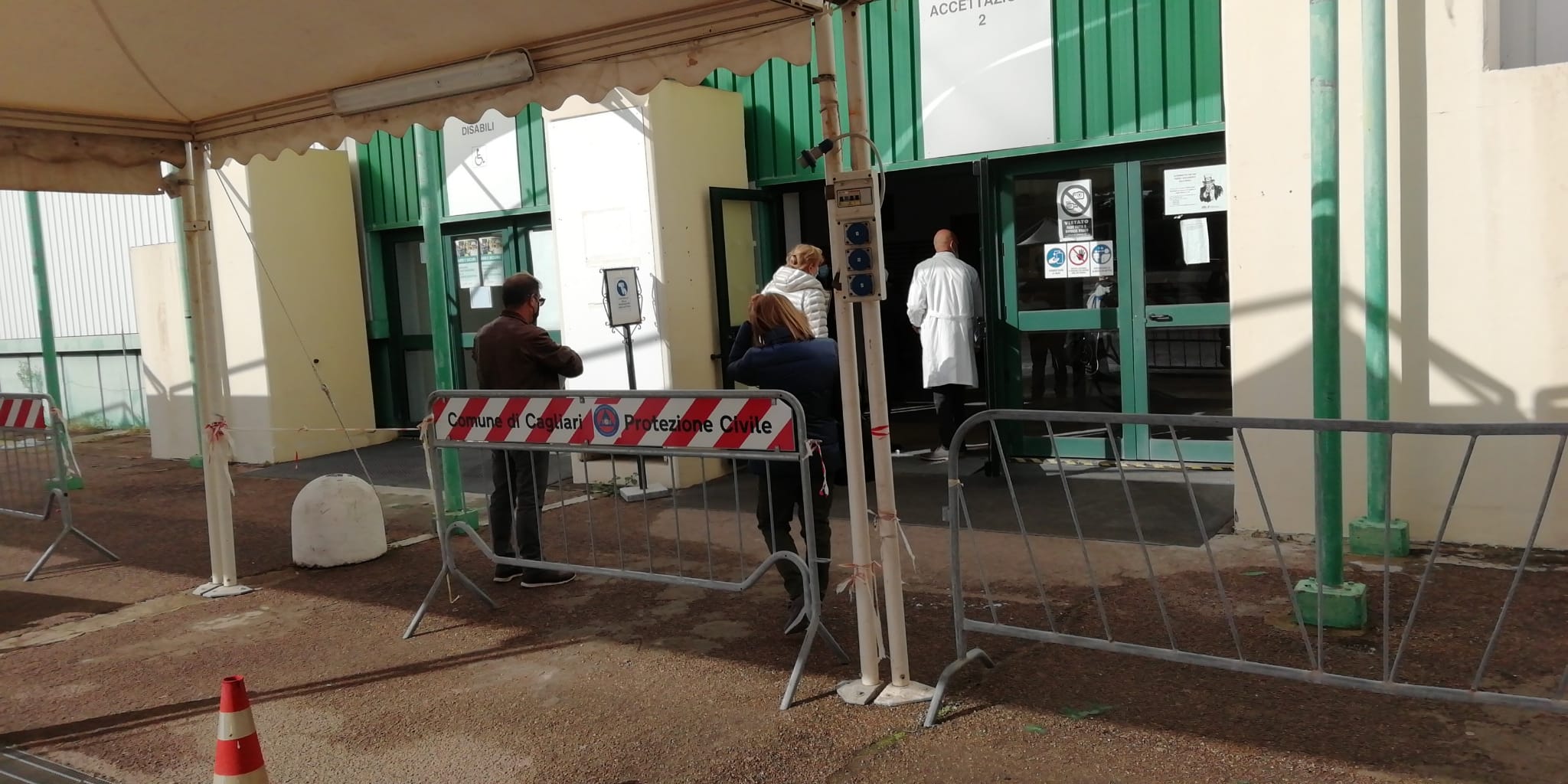 Terza dose alla Fiera di Cagliari, Ats: “Solo qualche rallentamento ieri sera. Ora tutto ok”