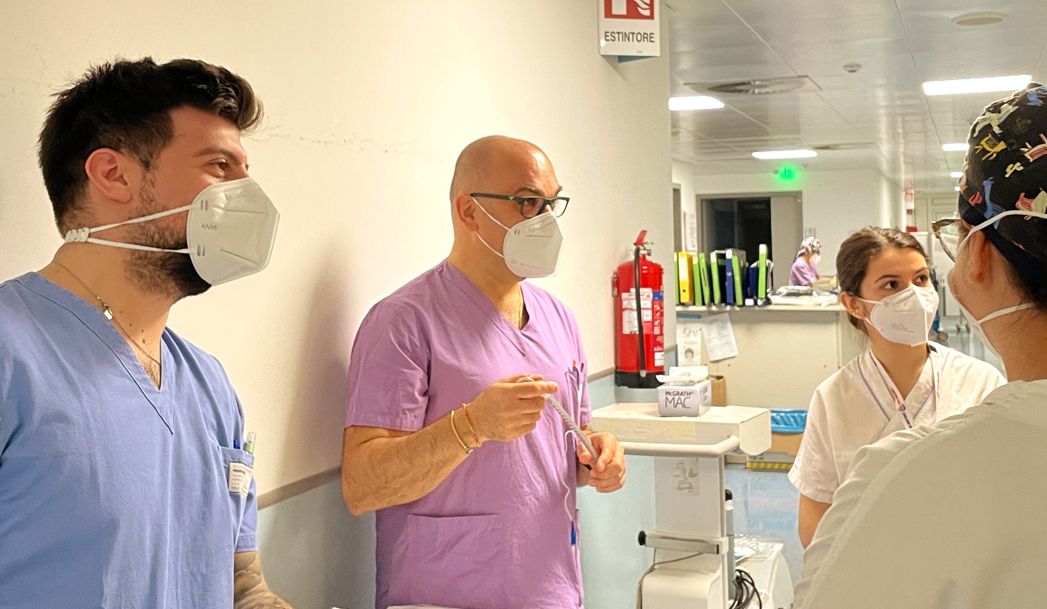 Virus in Sardegna, ricoveri in ascesa: due pazienti gravi in più, 98 nuovi casi, muore una donna nel Sud Sardegna