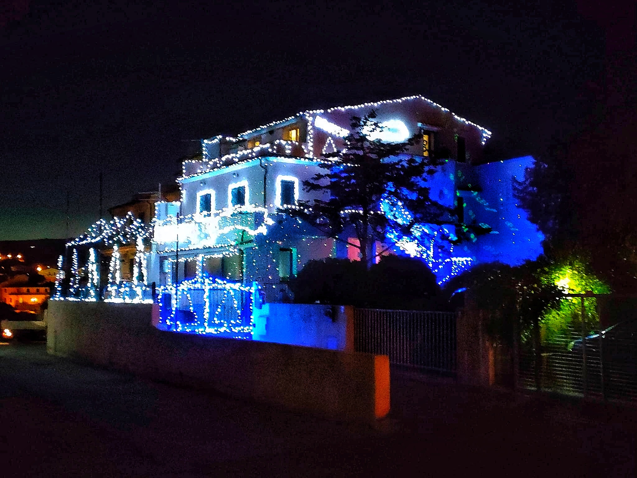 Concorso “Le migliori luminarie in Sardegna 2021”: casa Ferrigno a La Maddalena