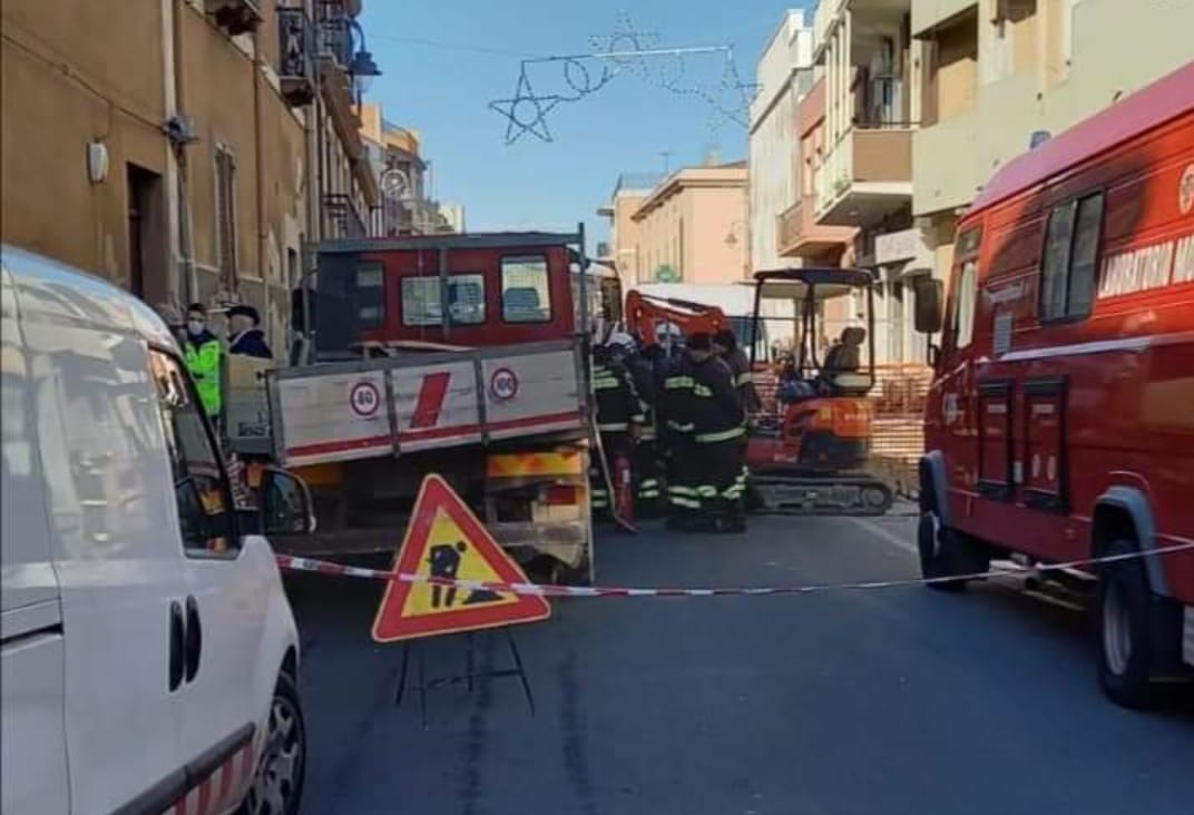 Paura a Monserrato, esplosione in un terrazzo per una fuga di gas: un uomo ustionato