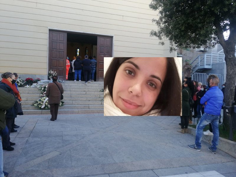Villasimius piange mamma Ambra, morta nello schianto di Castiadas: “Dacci la forza da lassù”