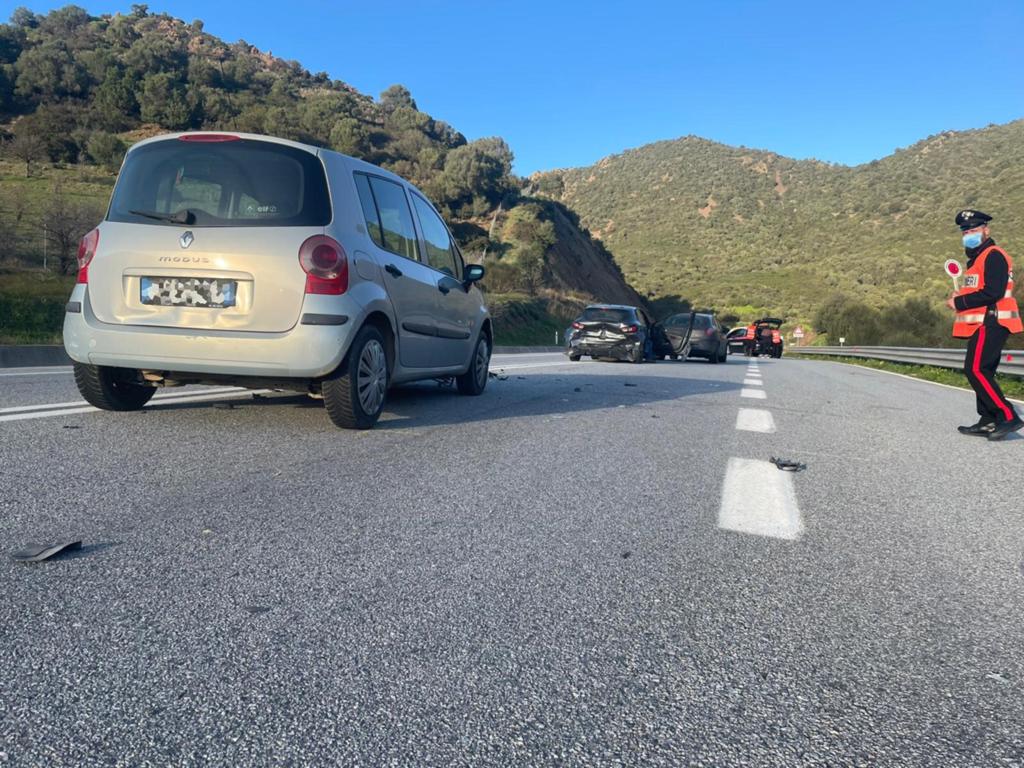 San Vito, incidente tra 3 auto sulla nuova 125: giovane di Villaputzu finisce all’ospedale
