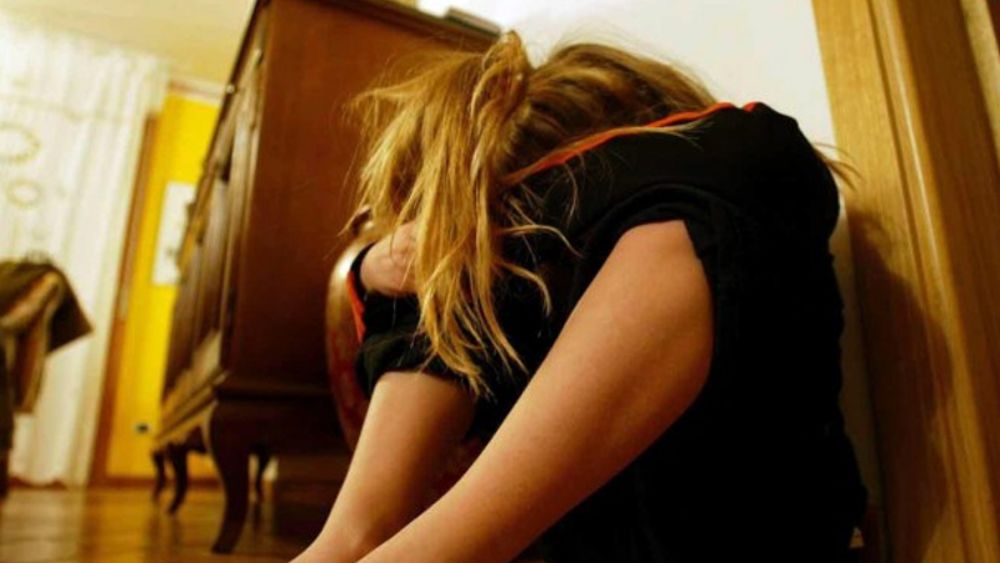 Abusi sessuali sulla figlia quindicenne dell’ex compagna, operaio di Sinnai a processo